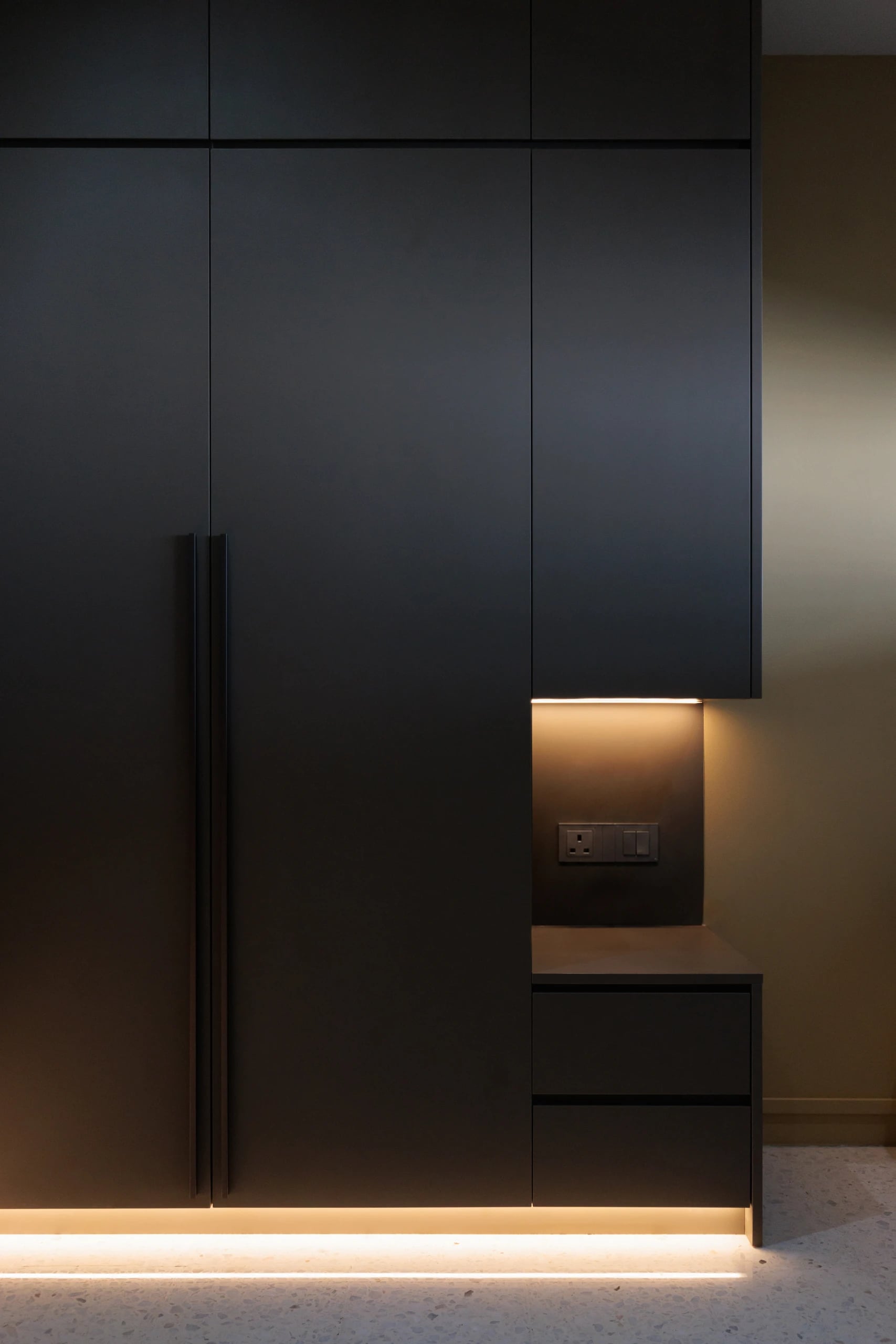 Full height cabinets in dark laminate