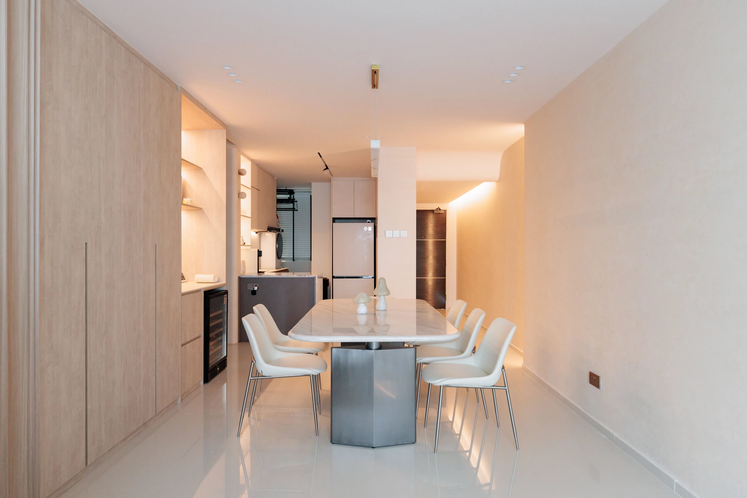 Proximo dining full view light