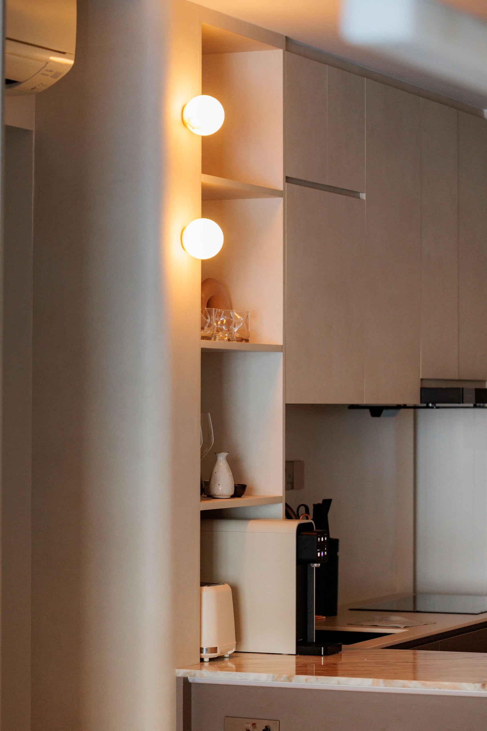 Proximo kitchen open shelves