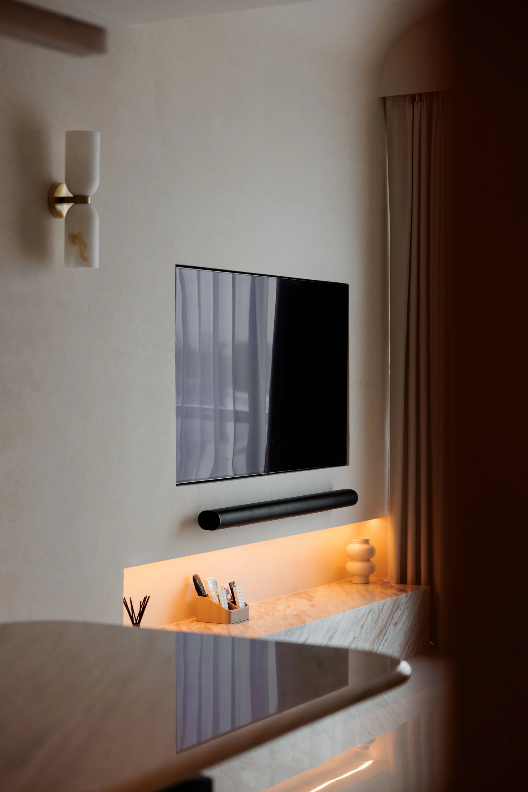Proximo tv wall